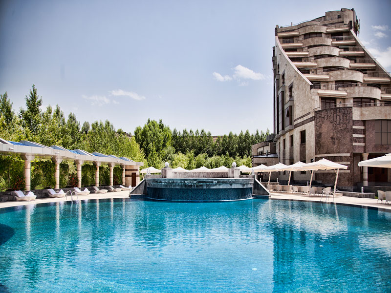 Top 9 Outdoor Swimming Pools in Yerevan